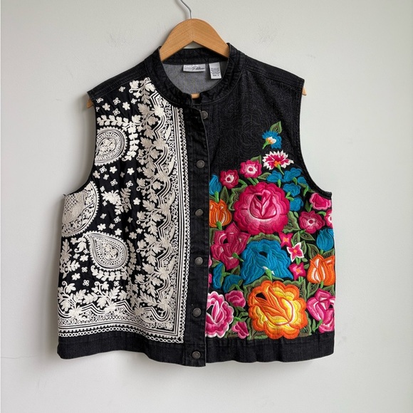 Chico's Platinum Floral Embroidered Denim Vest Size 3 - Picture 2 of 10
